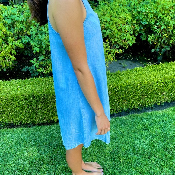 💙🤍 Anthropologie Cloth & Stone Chambray Denim Halter Dress - Picture 4 of 8